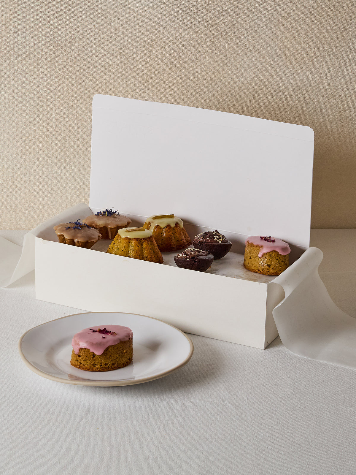Seasonal Cake Box | GAIL's Bakery