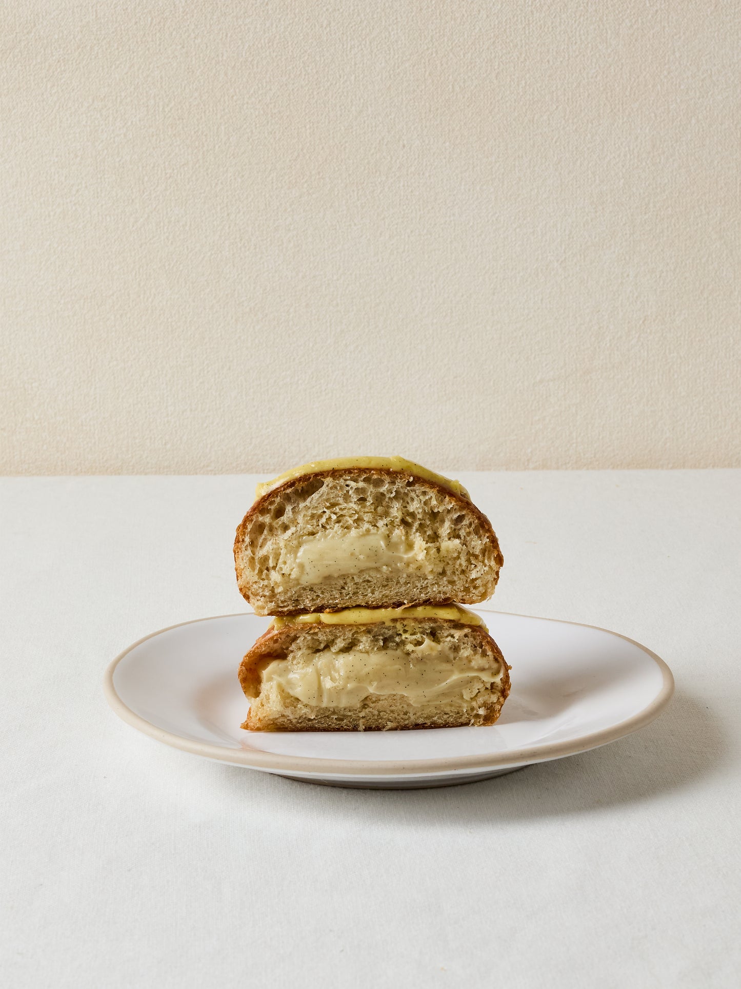 6 Passionfruit Filled Buns