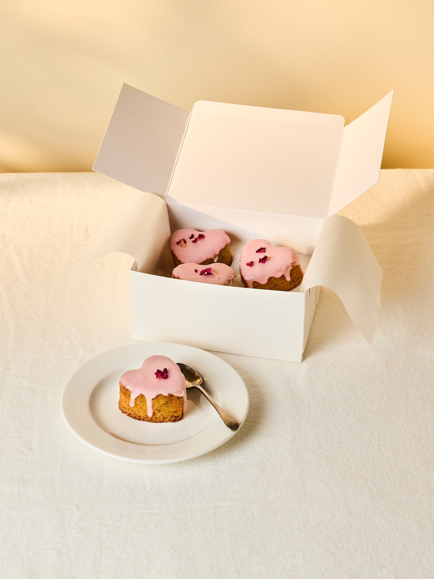 4 Pistachio Lemon & Rose Cakes